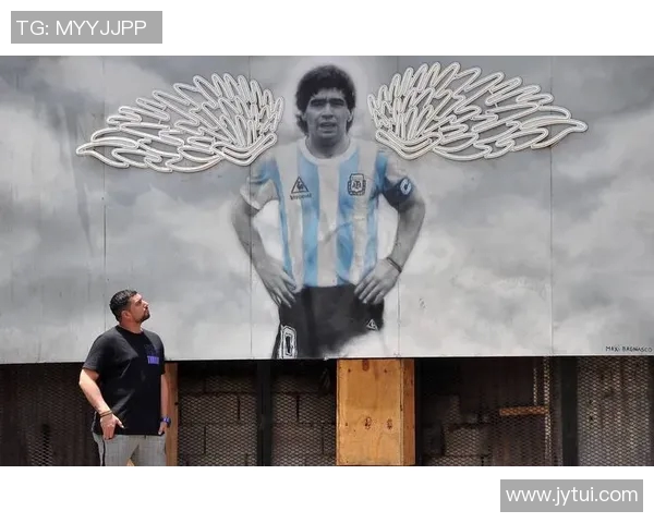 足球历史巨星回顾 从贝利到马拉多纳的辉煌岁月与传奇故事