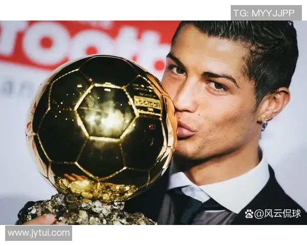 足球巨星风采尽显 精美球员照片挂画装点你的运动空间