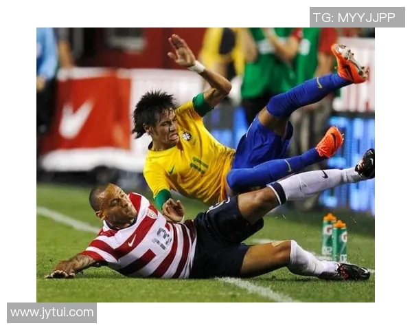 模仿足球球星经典飞铲动作的球员是谁 他是否能复制传奇瞬间