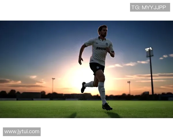 13号球星闪耀绿茵场展现非凡实力引领球队走向辉煌胜利 13号球星闪耀绿茵场展现非凡实力引领球队走向辉煌胜利